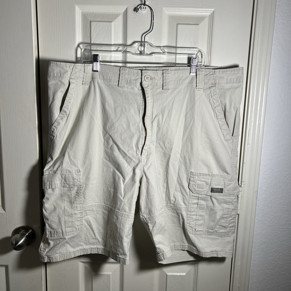 Men's Wrangler Cargo Shorts Size 46 w/ Stretch Khaki Relaxed Fit Tech Pocket